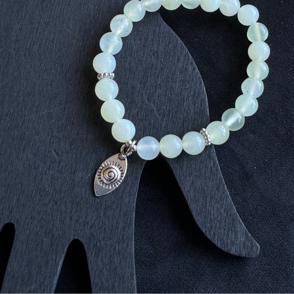 New Healing Stone New Jade Bead Silver Infinite Sun Charm Stretch Bracelet - Picture 6 of 9